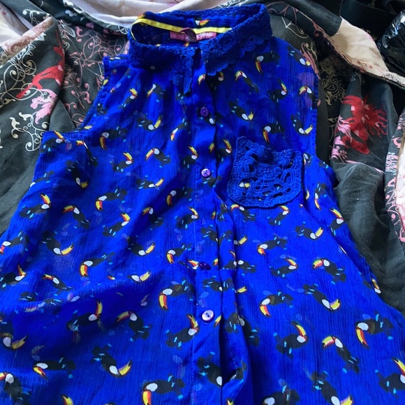 Button up shirt - Picture 1 of 3